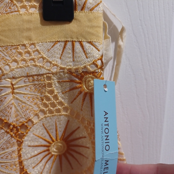 Antonio Melani Beautiful Cream and Gold Skirt - Picture 3 of 7